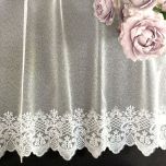 Subtle curtain with cream-colored embroidered bottom ornamental 